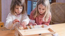 Ein spannendes Gartenprojekt für Kinder: Saatgut sammeln, Tütchen basteln, schön einordnen – und die Pflanzen schon bald wieder zum Wachsen bringen.