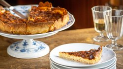 Traditionelle Basler Fasnachtsspeise. Aber nicht nur an den «drey scheenschte Dääg» tut diese herzhafte Käsewähe Magen und Seele gut.