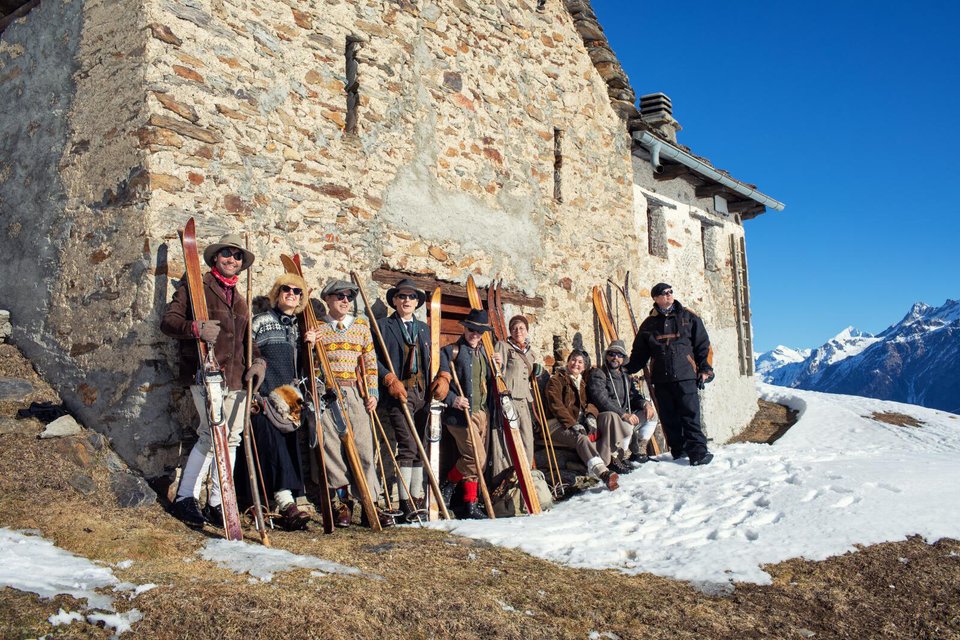 Telemark-Truppe vor Haus