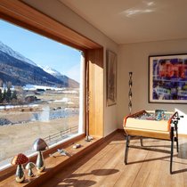 Zimmer mit Aussicht: In der ehemaligen Schüür ist reichlich Platz für Musse, Spiel und Kunst.