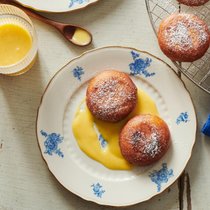 Zum Reinbeissen: Die süssen Kartoffelküchlein mit herber Orangensauce sind als Dessert so willkommen wie zum Zvieri.