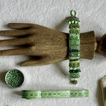 Ein Perlenarmband sticken