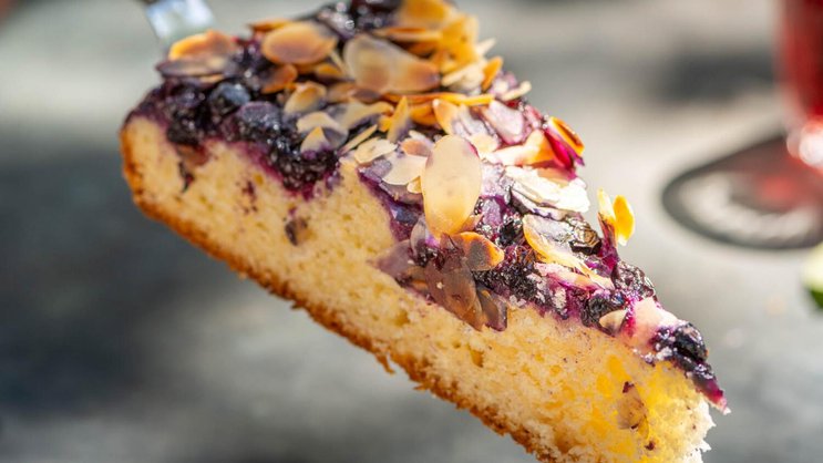Alles in Butter: Zum sommerlichen Kaffeeklatsch gehört ein beeriger Kuchen.