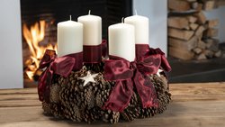 Adventskranz aus Föhrenzapfen