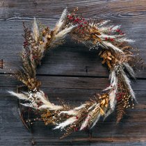 So binden Sie einen Herbstkranz aus getrockneten Pflanzen.