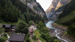 Im Herzen des Unesco-Welterbes: Die historische Walsersiedlung im Calfeisental SG ist heute ein Berghotel.