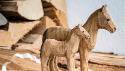 Bauernhoftiere schnitzen «Pferd & Fohlen»